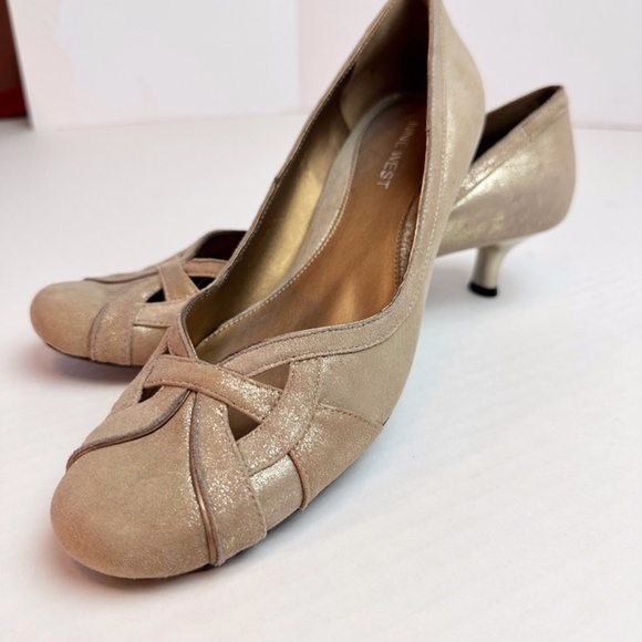 Nine WEST Gold Dust Woman Kitten Heels - Picture 1 of 9